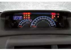 Подсветка комбинации приборов ненавязчива, а сами приборы неплохо читаются. 