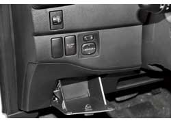 Подстаканники, ниши и полочки можно найти буквально в каждом уголке салона. 