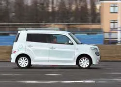 Несмотря на достаточно жесткий пластик салона, все собрано предельно аккуратно. 