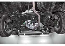 Жесткая подвеска отлично держит авто на виражах и противостоит пробоям. Порадовала и качественная антикоррозийная обработка, а вот отсутствие защиты мотора &ndash; минус. 