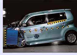 Совсем недавно Daihatsu Materia прошел краш-тест EuroNCAP. При фронтальном ударе автомобиль заработал 4 звезды из пяти возможных. Небольшому риску подвержены колени водителя. Дети защищены неплохо&nbsp;&ndash; три звезды из максимальных пяти. Из-за жесткой кромки капота машина получила 2 звезды за &laquo;встречу&raquo; с пешеходом, зато бампер травмобезопасен.