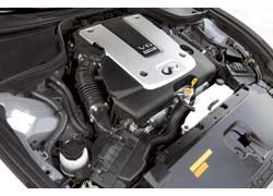 Nissan Motor Co. Ltd. 14-й год подряд, начиная с 1995-го, побеждает в конкурсе 10 Best Engines со своим мотором серии VQ (DOHC V6). В нынешнем году модернизированный «атмосферный», с увеличенным до 3,7 л рабочим объемом двигатель с шестью цилиндрами серии VQ выдал на суд жюри 330 л. с. максимальной мощности и 366 Нм крутящего момента, в чем превзошел многие современные V-образные «восьмерки». Главная особенность нового VQ – внедрение электронной системы изменения фаз газораспределения.