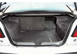 Багажник седана удобен для погрузки и не мал по меркам класса (471 л).