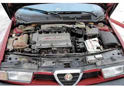 Alfa Romeo 155. Неисправности двигателей 155-й возникают из-за некачественной проводки и окисления штекерных соединений под капотом, а двигателей Dedra – из-за отказа различных датчиков.
