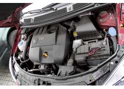 Три цилиндра, шесть клапанов – негусто, зато крутящий момент 195 Нм – почти как у 2,0-литрового бензинового мотора VW FSI.