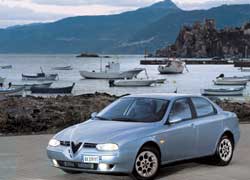 Именно 156-я модель внесла свежую струю в устаревший модельный ряд Alfa Romeo середины 90-х годов. Машина до сих пор считается одним из эталонов красоты D-класса.