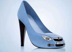 Именно бессмертное произведение Шарля Перро послужило сценарием для представления единственной в мире пары женских туфелек Opel Agila City Heels.
