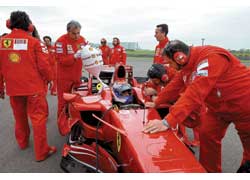 В техническое сотрудничество с Ferrari вовлечены до 50 сотрудников Shell.