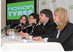 Игорь Богданов, директор компании Nokian Tyres Украина (на фото третий слева)