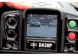 На фото или видео виден автомобиль, скорость его движения и информация, когда произошло нарушение (дата и время суток). 