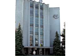 Полувековой юбилей отмечает в июне 6-й Киевский авторемонтный завод, за 50 лет прошедший путь от ремонтного предприятия до авторитетного производителя транспортной техники.