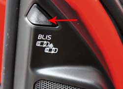 Система распознавания авто в «мертвой зоне» зеркал BLIS –опция даже для XC90 V8 Sport.