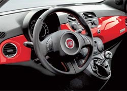 Всего будет изготовлено 60 единиц Fiat 500 Ferrari Edition.