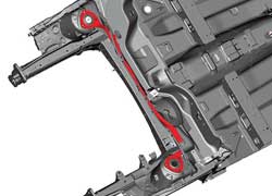 Для повышения жесткости конструкции кузов Mazda3 MPS усилили в местах, на которые приходится наибольшая нагрузка. 