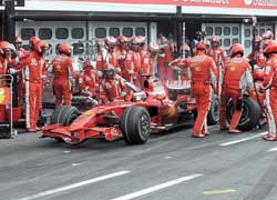 Ferrari работает по-прежнему слаженно и четко, но от подавляющего превосходства над соперниками не осталось и следа. 