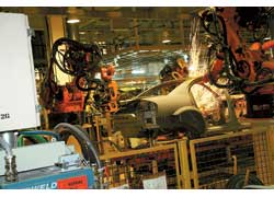 На последнем этапе качество контролируется группой потребительского аудита. Ее члены &laquo;придираются&raquo; к готовой машине с позиции потребителя. Итоги проверки анализируются на специальном совещании &ndash; с соответствующими выводами. 