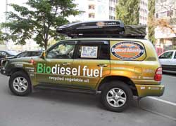 В Киев в рамках акции Biodiesel Adventure Project прибыли участники кругосветного путешествия в составе японского фотографа, автогонщика и любителя приключений Сюсэя Ямады и его команды.
