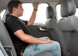 Галерка Corsa предоставит сидящим сзади наилучший комфорт – только в этом авто спинки заднего сиденья регулируются по углу наклона.