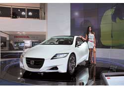 Серийная «жизнь» Honda CR-Z, наследника знаменитой модели CRX, начнется в 2010 году. 