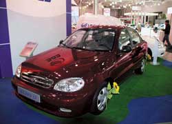 На стенде «ЗАЗ» были представлены три модели под собственной маркой – Sens с 1,3 и 1,4-литровыми моторами МеМЗ, а также с двигателем 1,5 литра (106 л. с.) от… китайского Chery. 