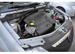 Полуторалитровый двигатель Renault dCi выдает всего 70 л. с., что «записало» Logan в аутсайдеры. 