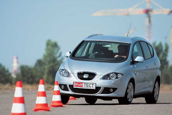 Seat Altea XL быстрее и точнее реагирует на руль. К тому же баранка испанской машины легче. 