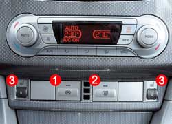 У водителя и пассажира своя климатическая зона, но разница температур не составит больше 4 градусов. Подогревается все: лобовое (1) и заднее стекла (2), передние сиденья (3). 
