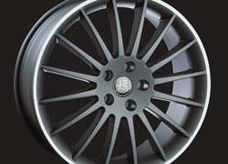 Простой диск Multispoke с классическим мультиспицевым дизайном предложила покупателям тюнинговая фирма Je Design, которая занимается исключительно продукцией Volkswagen Group. 