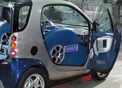 Откинув назад &laquo;калитку&raquo; багажника, где-нибудь на природе можно запросто устроить передвижную дискотеку. Главное, чтобы аккумуляторов хватило!