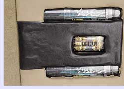 Конденсаторы Vibe PC-15 емкостью по 1,5 фарады поддерживают питание сабвуферных усилителей. Оба смонтированы в багажнике рядом с&nbsp;блоком предохранителей Mystery.