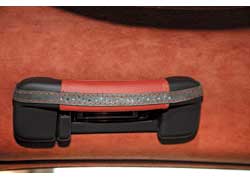 Сначала с трудом верилось, что камушков от Swarowsky в машине больше 5 тысяч. Но потом мы попробовали сосчитать...