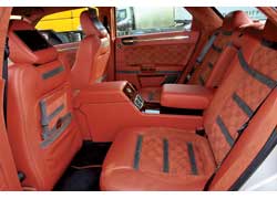 Кожа не просто аккуратно скроена &ndash; ее теснили, вышивали, украшали cтразами и фирменным логотипом ателье.