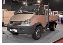 Английская фирма LDV, с недавнего времени принадлежащая «Группе ГАЗ», решила войти в сегмент среднетоннажных грузовиков. Пример тому – новая модель Maxus MX100 грузоподъемностью 4,0 т и полной массой 7,5 т.