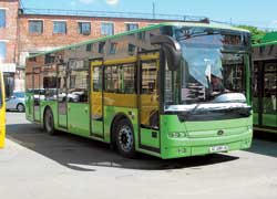 Новый низкопольный автобус А501.10 «Богдан» с просторным салоном на 90 человек. Машина оснащается 230-сильным турбодизелем Isuzu и 7-ступенчатой коробкой передач. 