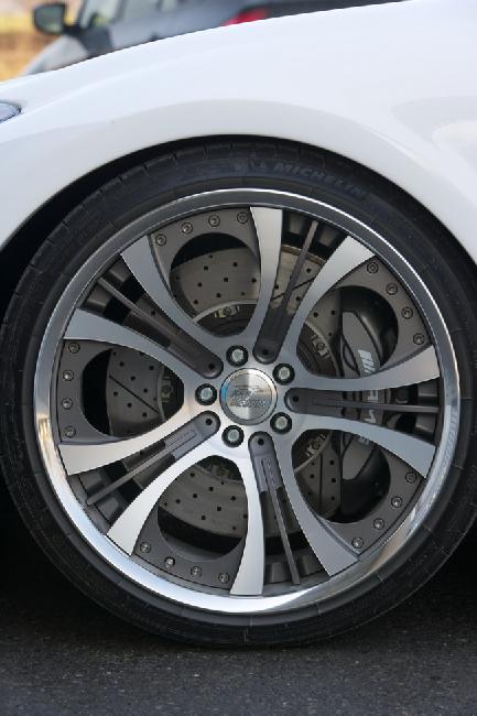 Обувка FAB SLS AMG - составные кованые диски  шириной 10 и 12 дюймов. 
