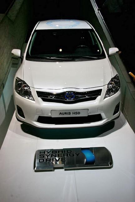 Toyota Yaris Hybrid Synergy Drive на Женевском автосалоне 2011