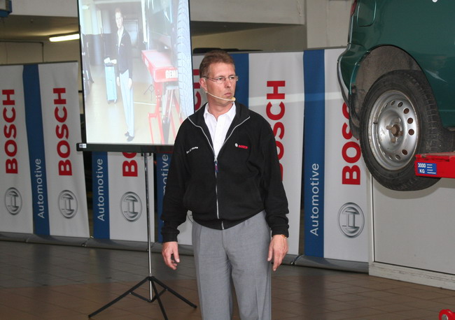 Профессиональный тренер компании Bosch Марио Эспелаге специально приехал из Германии