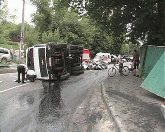 авария  на проспекте Науки в Киеве 