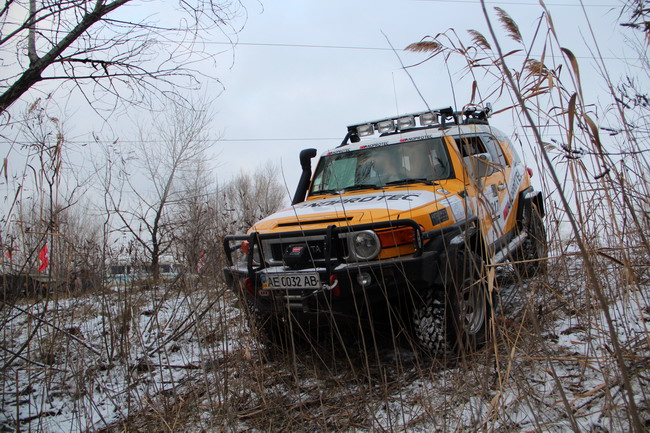 Ретроавтомобили в Днепропетровске: езда по грязи и снегу