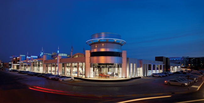 В Абу-Даби открыт крупнейший автосалон BMW, Mini и Rolls-Royce