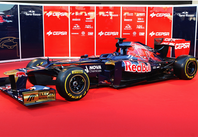 Toro Rosso со своим болидом STR7