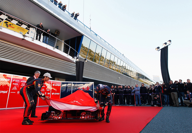Toro Rosso со своим болидом STR7