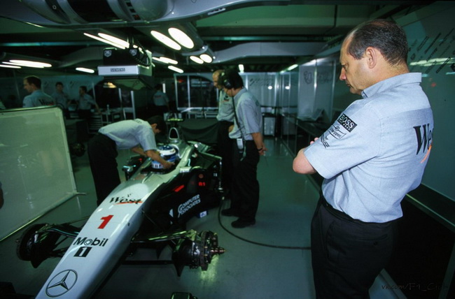 McLaren обьявила о подписании контракта с Эриком Булье