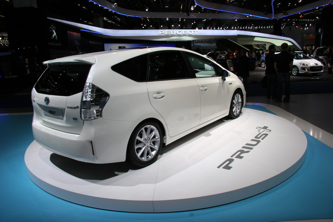 Франкфуртский автосалон 2011: Toyota представила Prius с  подзарядкой и его семейный вариант