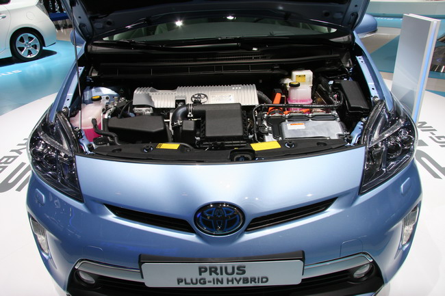 Франкфуртский автосалон 2011: Toyota представила Prius с подзарядкой и его семейный вариант
