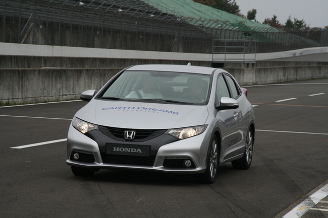 Новый дизельный Honda Сivic на трассе Twin Ring Motegi (Япония).