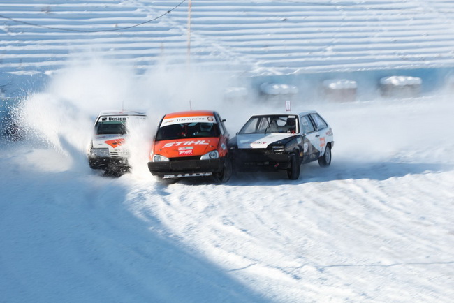 Зимние трековые гонки на Автодроме Чайка