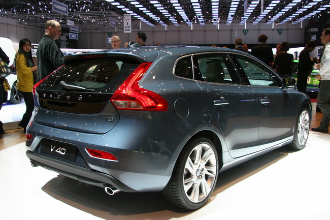На Женевском автосалоне 2012 компания Volvo презентовала хэтчбек V40
