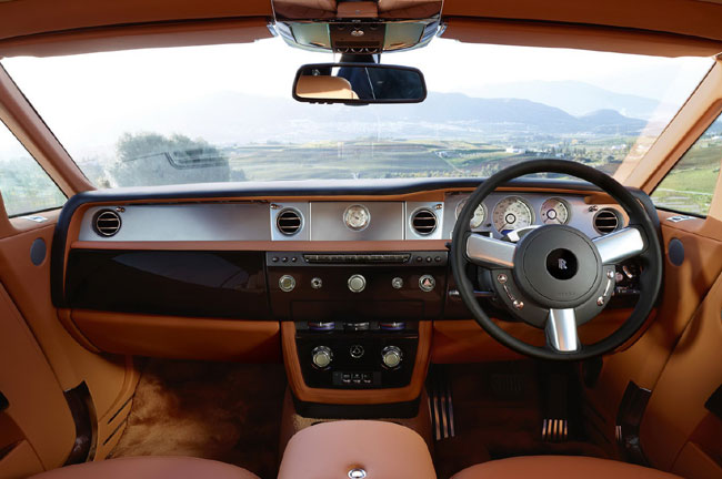 На Женевском автосалоне 2012 показали обновленный Rolls Royce Phantom