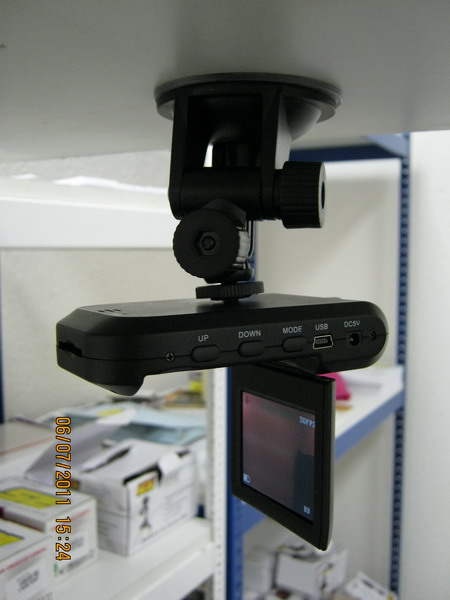 Видеорегистратор RS DVR-07HD оснащен возможностью передачи изображения на SD/MMC-карту (до 64 Гб) и компьютер через USB-порт.